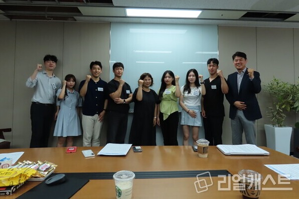 한국자산신탁을 찾은 한국부동산경제단체연합회 대학생 홍보 서포터즈. 한국부동산경제단체연합회 제공