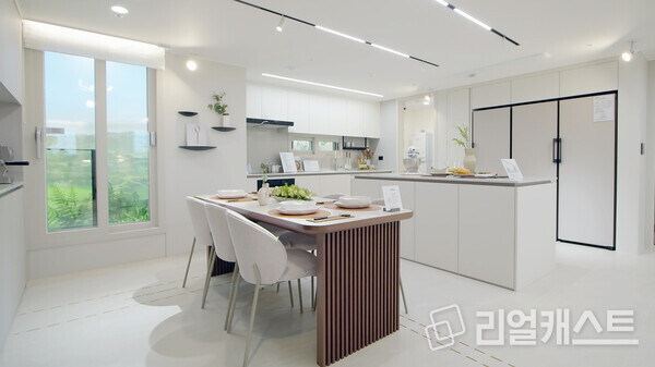 논산 푸르지오 더 퍼스트 84㎡A 타입 주방. 대우건설 제공