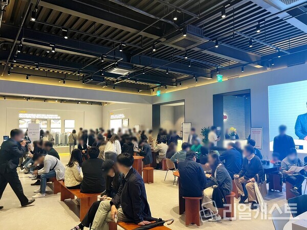 e편한세상 강동 프레스티지원 견본주택 내부. DL이앤씨 제공