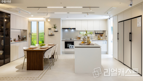 논산 푸르지오 더 퍼스트 84㎡A 타입 주방 모습. 대우건설 제공