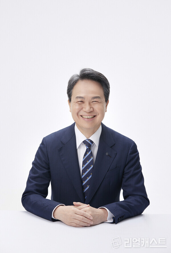 신한금융 진옥동회장 사진 : 신한금융