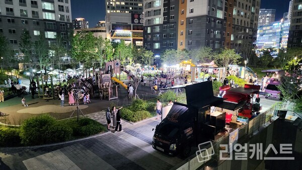 케이디리빙이 운영하는 ‘동탄 호수공원 리슈빌’의 여름 비어가든 행사 사진