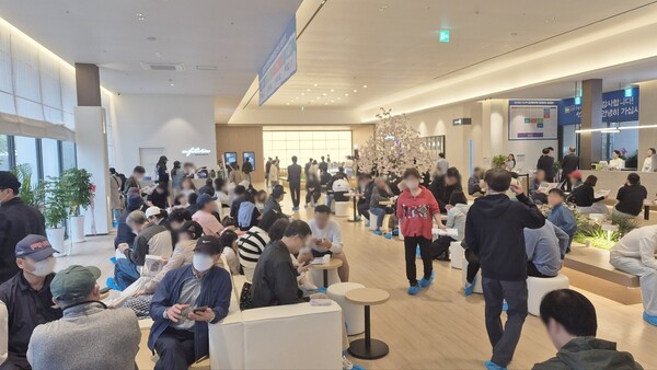 오산세교2 오산역 금강펜테리움 센트럴파크 유닛을 보기 위해 견본주택에 많은 인파가 모였다 /금강주택