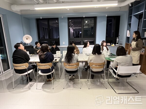 KT리빙에서 리마크빌 입주자 감성서비스 일환으로 진행하는 ‘원데이클래스’ 프로그램