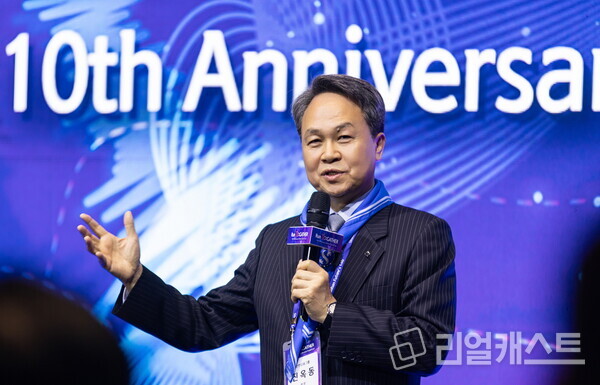 지난 2일 행사에 참석한 진옥동 신한금융 회장이 환영사를 하고 있다. 출처 : 신한금융