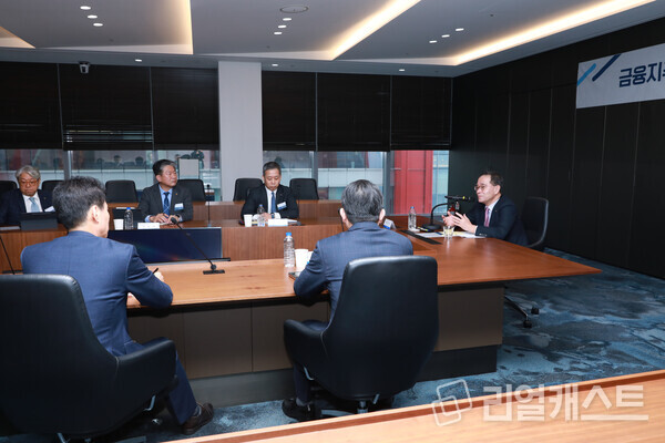 이찬우 회장은 지난 12일, 서울 여의도 소재 NH투자증권 본사에서 계열사 임직원들과 간담회를 실시하고 있다. 출처 : NH농협금융