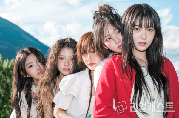 카카오뱅크가 브랜드 앰버서더로 잘파세대 새로운 아이콘으로 떠오르고 있는 '키키'를 선정했다. 왼쪽부터 키야,하음,지유,이솔,수이. 출처 : 카카오뱅크