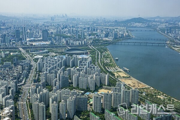 잠실 일대 아파트(출처: 클립아트코리아)