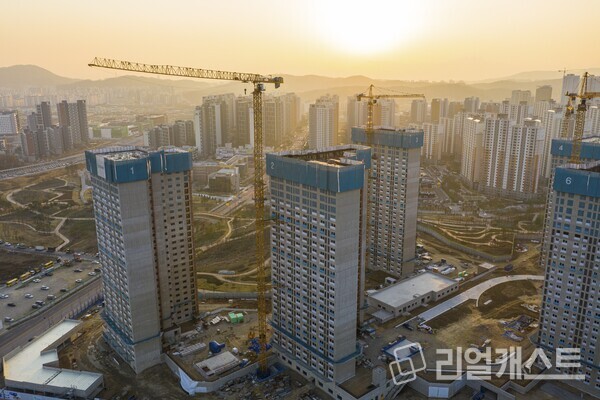 아파트 이미지(출처: 클립아트코리아)