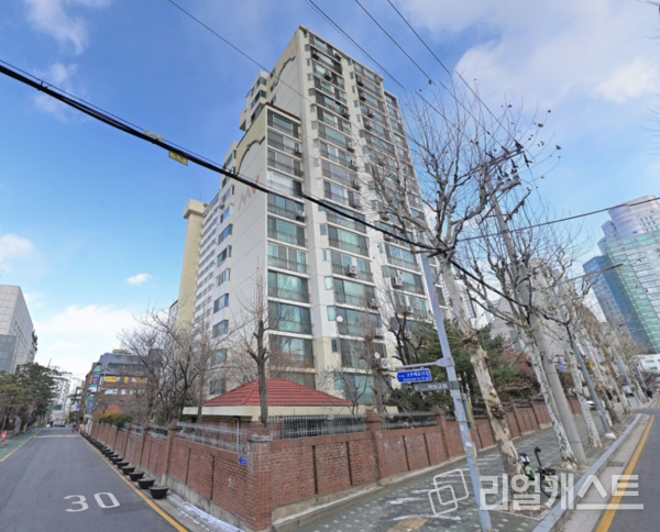 반포엠브이 아파트 전경(출처: 네이버 로드뷰)