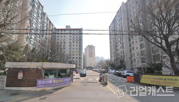 유원제일2차 아파트 정문 전경(출처: 네이버 로드뷰)