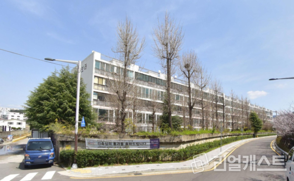 동래구 수안동 반도보라맨션 전경(출처: 네이버 거리뷰)