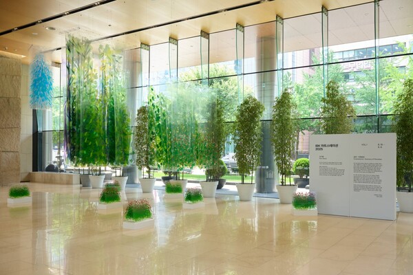 김서울 작가의 '공존 : 낙원풍경' 작품 전시전경(출처: IBK기업은행)