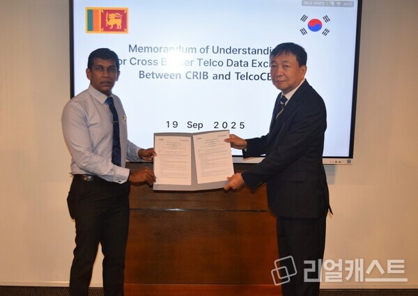 좌측부터 CRIB Director/GM Mr. Pushpike Jayasundera와 통신대안평가 문재남 대표(제공: 통신대안평가)