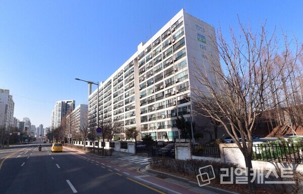 신반포16차 전경(출처: 네이버 거리뷰)