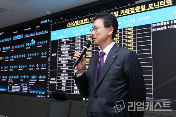 강태영 농협은행장이 지난 30일 경기 의왕 통합IT센터를 찾아 비상대응체계 및 안전시스템을 긴급 점검했다.(제공: NH농협은행)