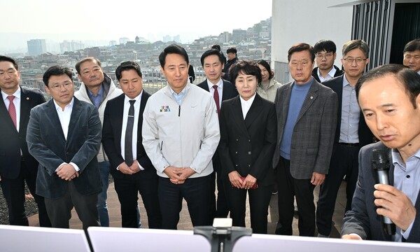 오세훈 서울시장이 6일(목) 오전 성북구 장위13구역 재정비촉진사업 현장을 방문해 진행상황을 점검하고 있다.(출처: 서울시)