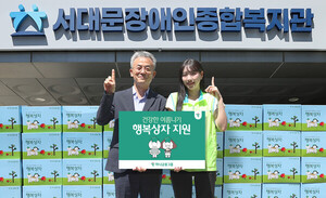 폭염 속 취약계층 지원! 하나금융, 장애인 및 가족을 위한 '행복상자' 1,111개 전달